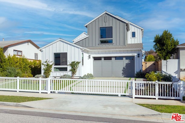 Farm House, Single Family Residence - Pacific Palisades, CA