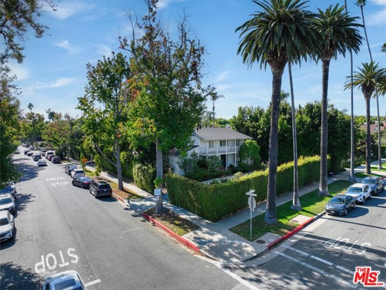 Single Family Residence, Colonial - Beverly Hills, CA