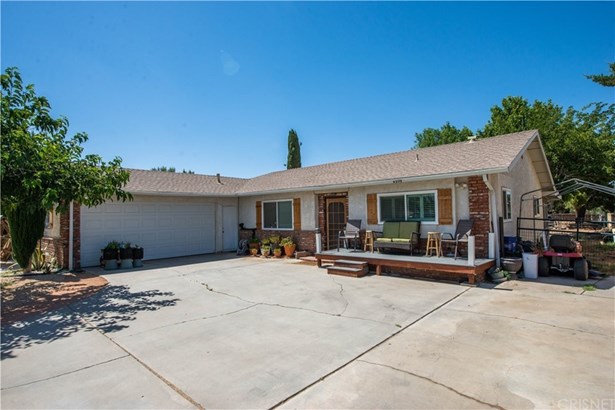 Single Family Residence - Quartz Hill, CA