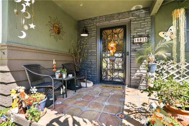 Single Family Residence, Traditional - Granada Hills, CA