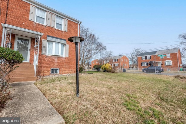 Twin/Semi-Detached, Single Family - TEMPLE HILLS, MD