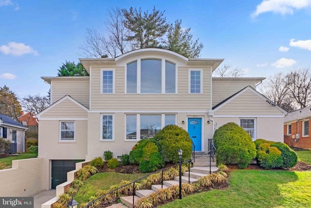 Detached, Single Family - CHEVY CHASE, MD