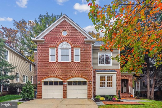 Detached, Single Family - CHEVY CHASE, MD
