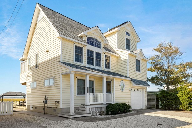 Upside Down, Three Story, Single Family - Stone Harbor Manor, NJ