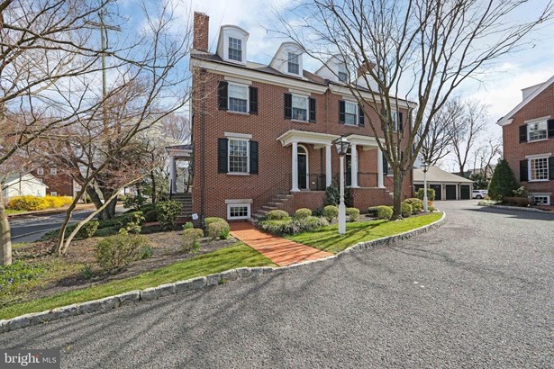 Townhouse, End of Row/Townhouse - MOORESTOWN, NJ