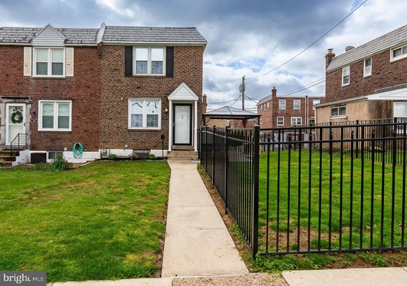 Townhouse, End of Row/Townhouse - DREXEL HILL, PA