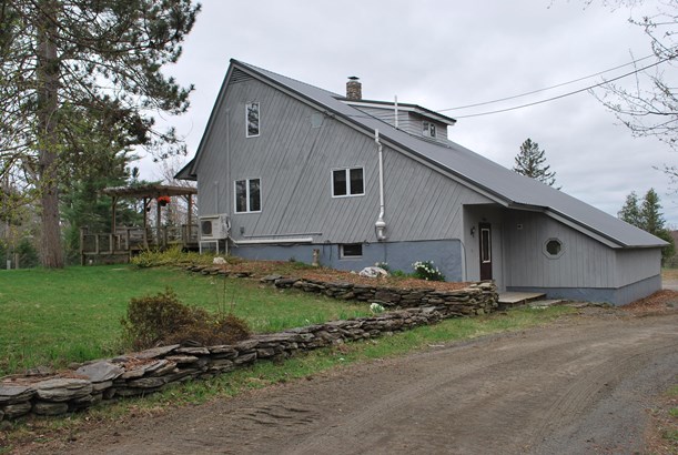 Single Family Residence, Contemporary - Dover-Foxcroft, ME