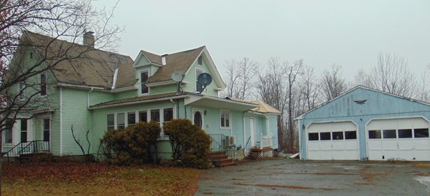Single Family Residence, Colonial - Milford, ME