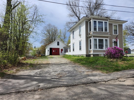 Single Family Residence, Colonial - Pittsfield, ME