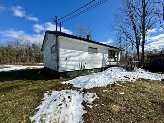 Single Family Residence, Ranch - Pittsfield, ME