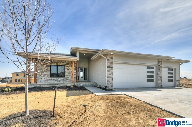 Single Family Residence, 1.0 Story/Ranch - Elkhorn, NE