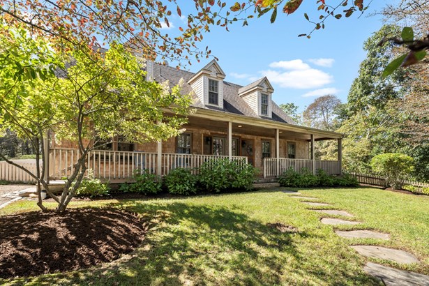 Post & Beam, Single Family Residence - Vineyard Haven, MA
