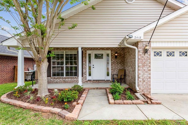 Single Family Residence, Traditional - Cantonment, FL