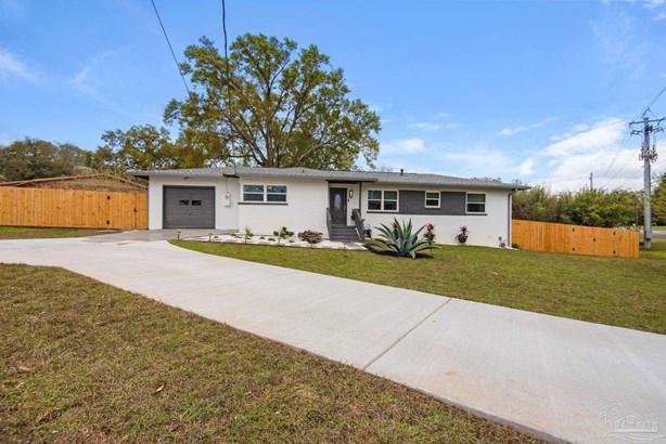 Single Family Residence, Ranch - Pensacola, FL
