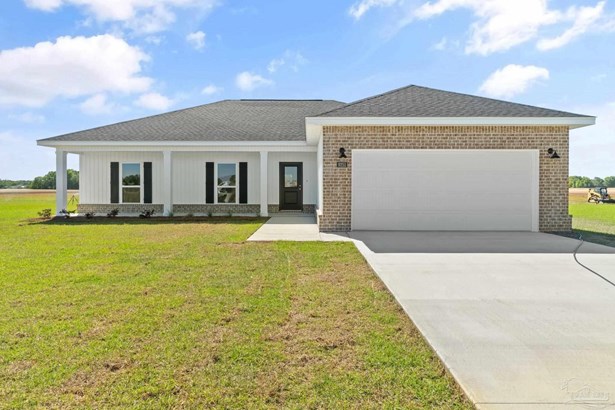 Single Family Residence, Traditional - Pace, FL