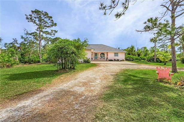 Front yard.  Horseshoe driveway