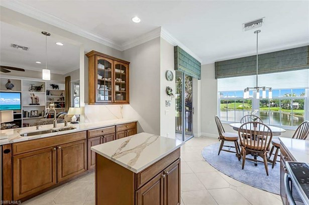 Beautiful open kitchen with gorgeous views!