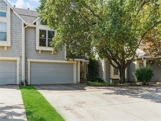 Two Story, Condo-Townhome - Urbandale, IA