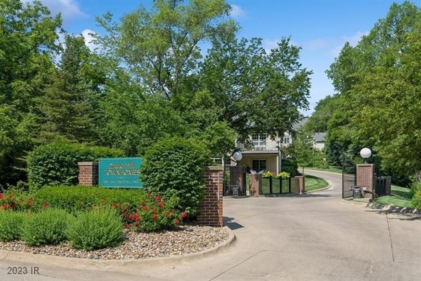1.5 Story, Condo-Townhome - Des Moines, IA