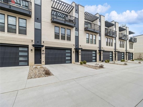 Three Story, Condo-Townhome - Des Moines, IA